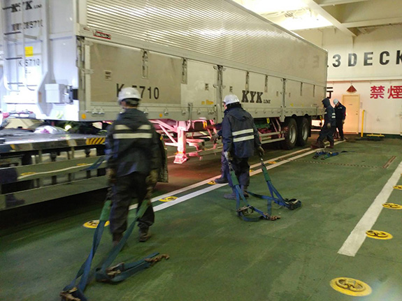 港湾荷役 トレーラー固定